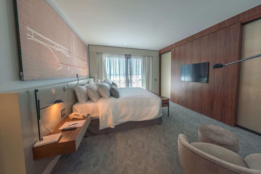 Suite, 1 King Bed - Photo 16