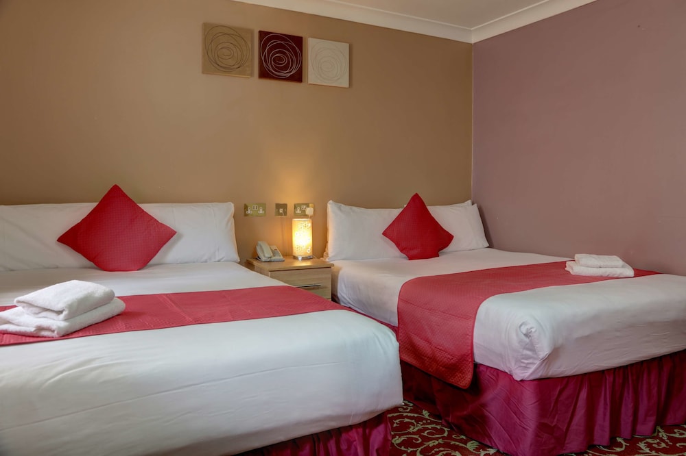 Standard Room, Multiple Beds, Non Smoking - Photo 9