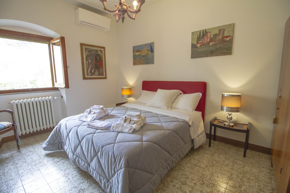 Classic Room, 1 Queen Bed, Shared Bathroom, Garden View (Quiete) photo 3
