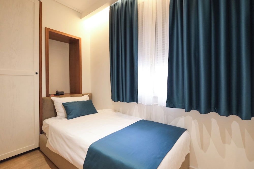 Economy Single Room, 1 Bedroom, Non Smoking, City View photo 2