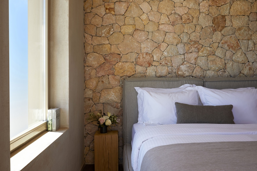 Retreat Villa with Private Pool, Heated Plunge Pool and Sea View