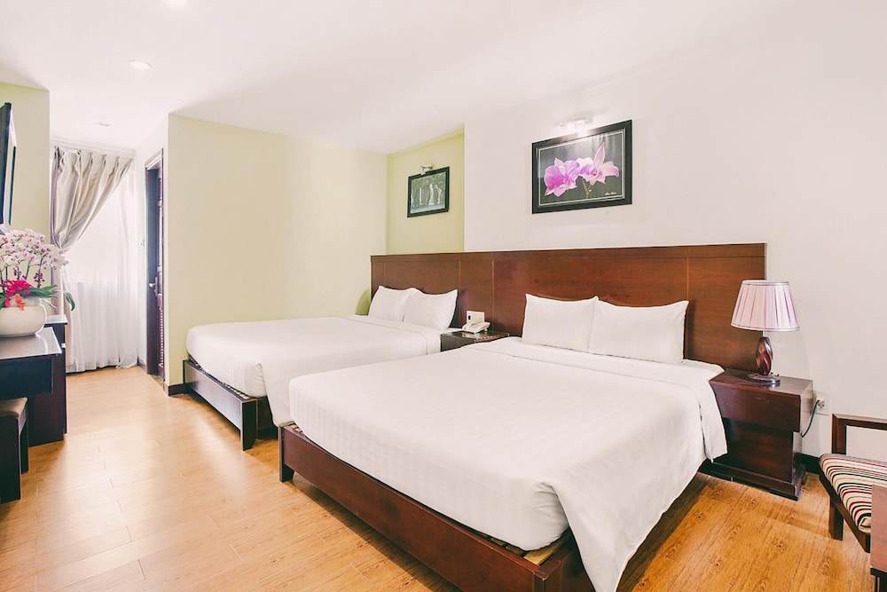 Standard Quadruple Room, 2 Queen Beds