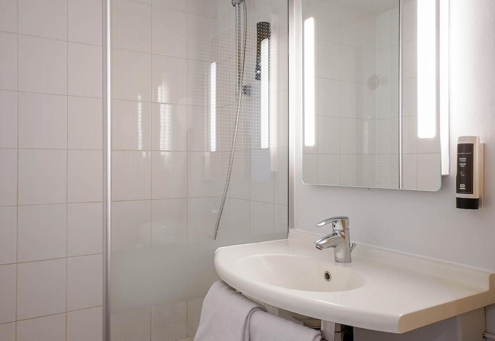 Double Room, Non Smoking - Photo 5