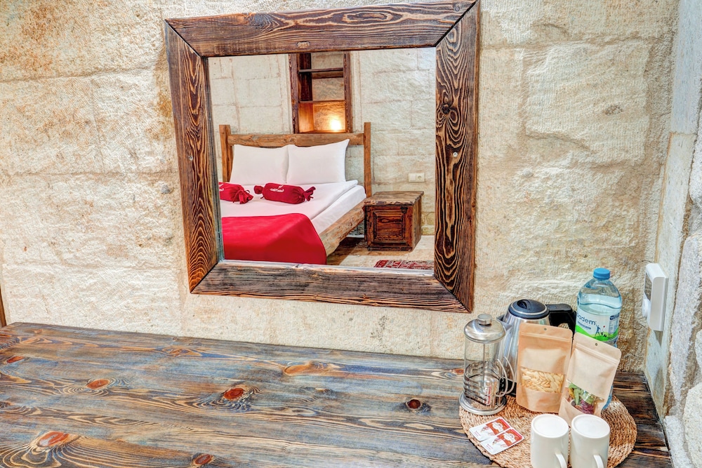 Deluxe Stone Room photo 2