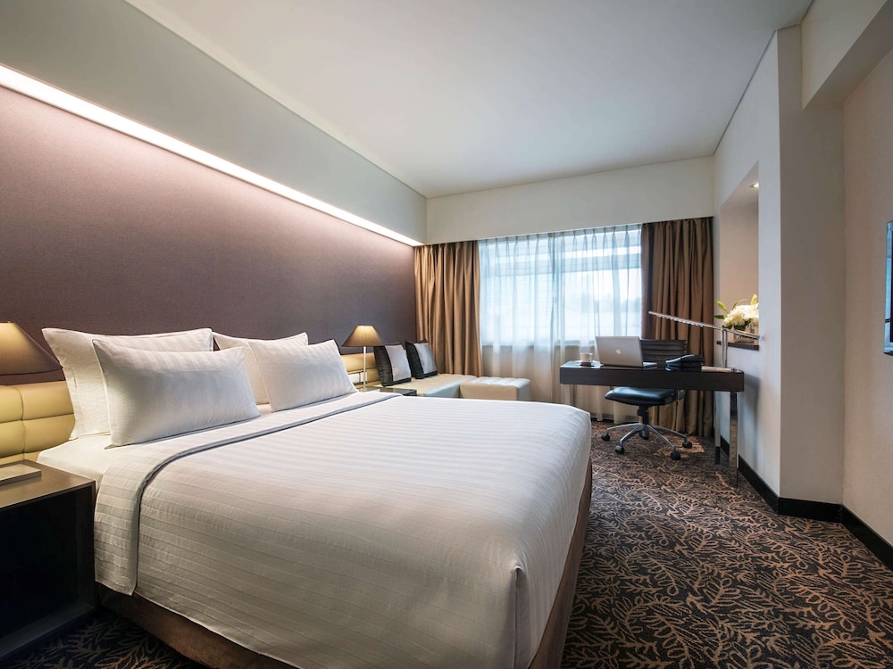 Superior Room, 1 Queen Bed, City View (Premium) - Photo 1