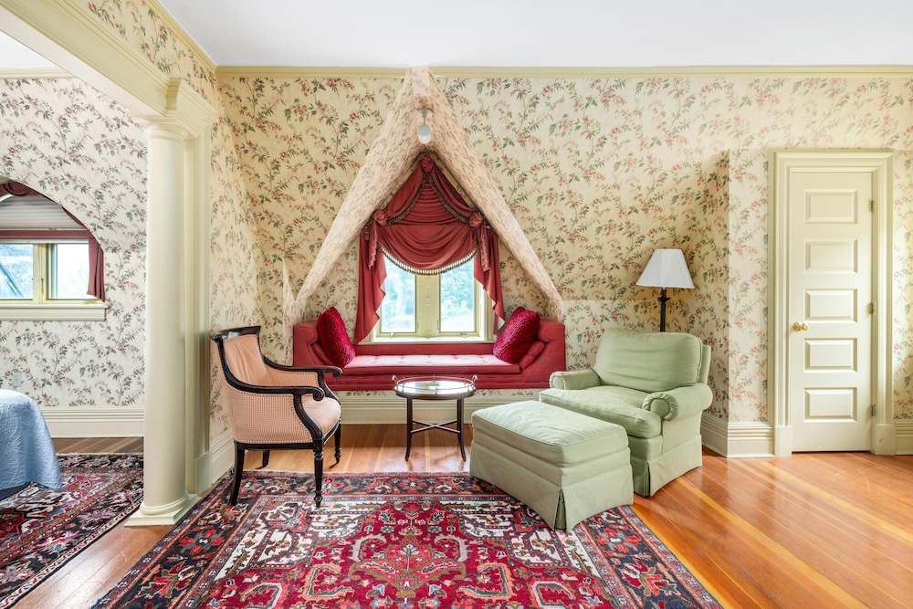 St. Sacrement Suite photo 3