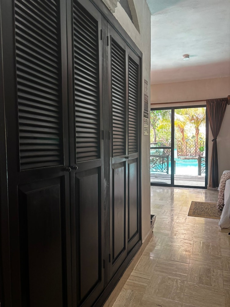 Deluxe Room - Photo 9