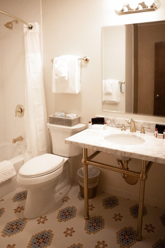 Standard Double Room, 2 Queen Beds - Photo 6