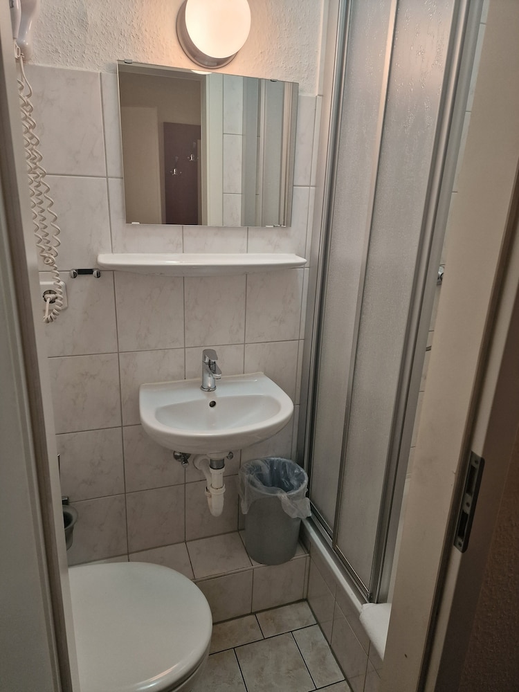 Single Room, 1 Twin Bed photo 3