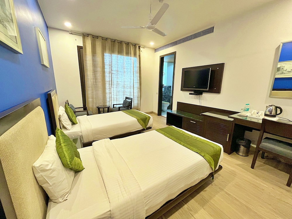 Premium Double or Twin Room - Photo 14