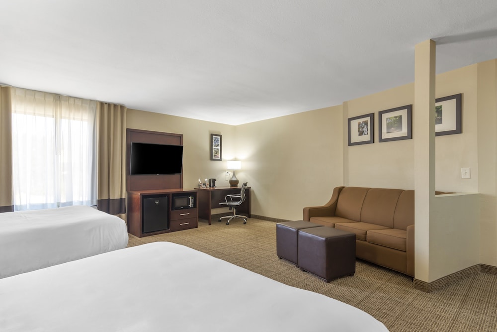 Suite, 1 Queen Bed, Non Smoking - Photo 3