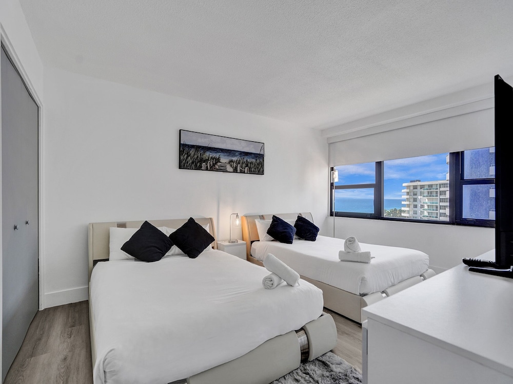 Ocean View Spacious Condo Balcony 907
