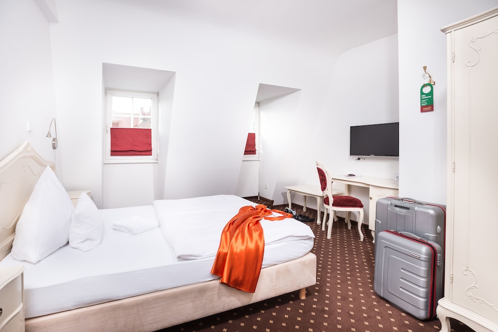 Superior Double Room, 1 King Bed, Accessible, Non Smoking photo 3