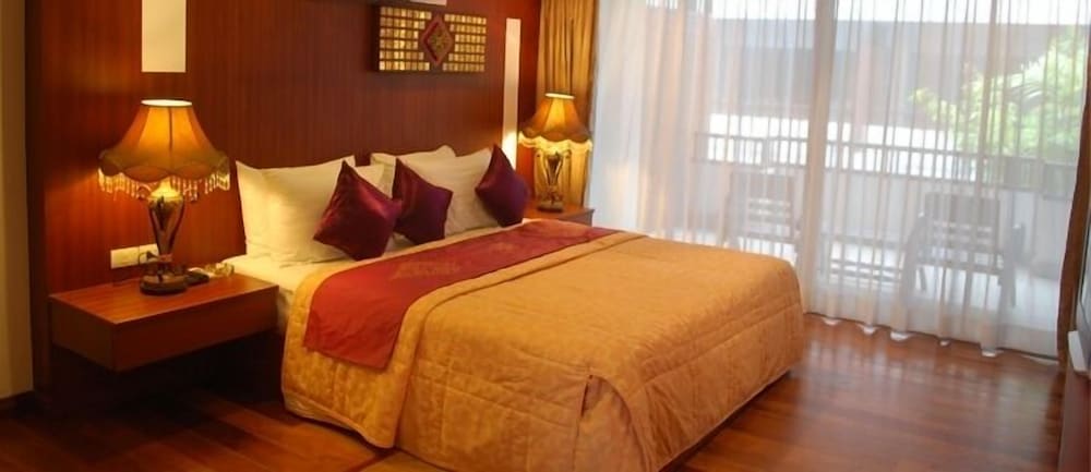 Pool Side Junior Suite - Photo 10