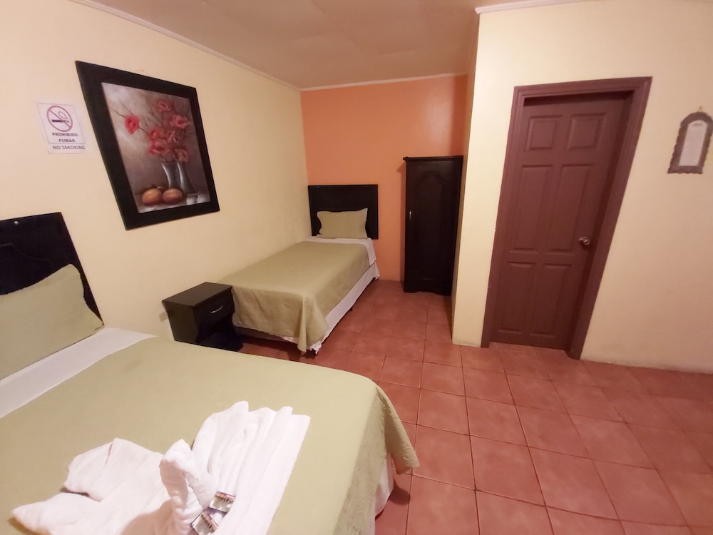 Double Room, Multiple Beds photo 2