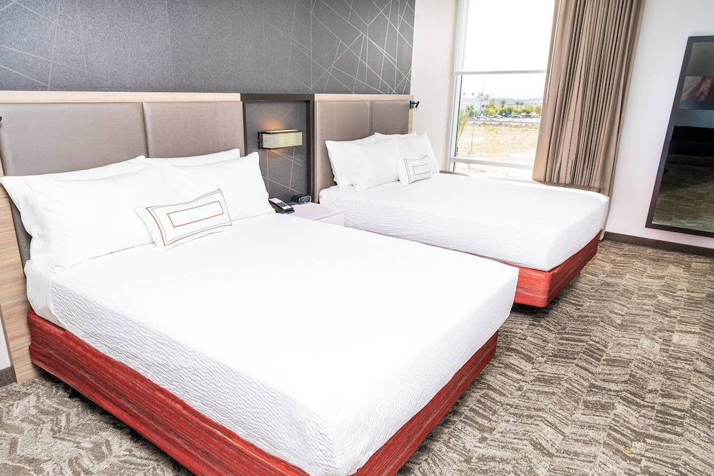 Suite, Multiple Beds (Hearing Accessible)
