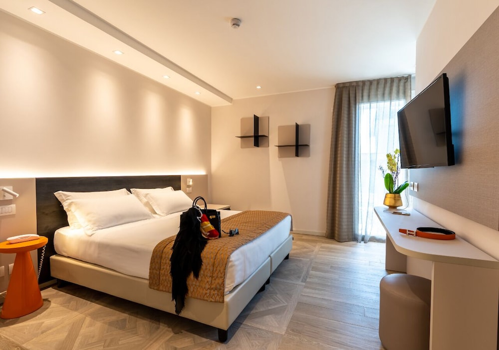 Superior Triple Room, Balcony, Partial Sea View photo 1