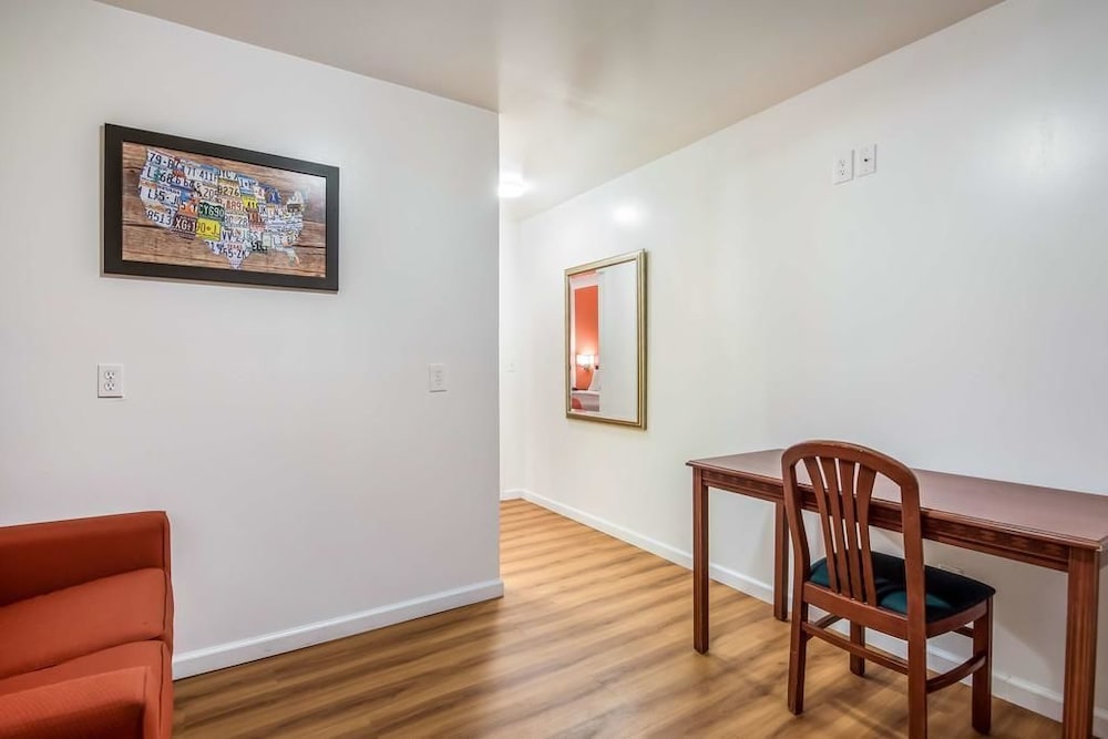 Suite, 2 Bedrooms photo 2