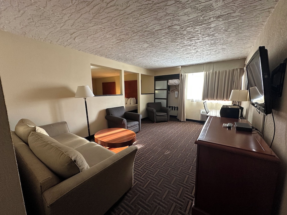 Suite, 2 Queen Beds, Non Smoking - Photo 3