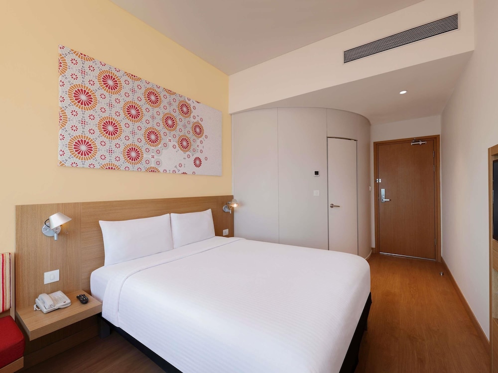 Standard Room, 1 Queen Bed