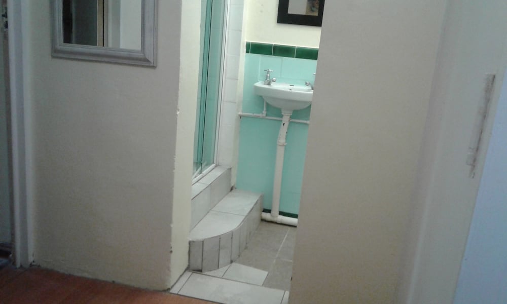 (2) Single room photo 2