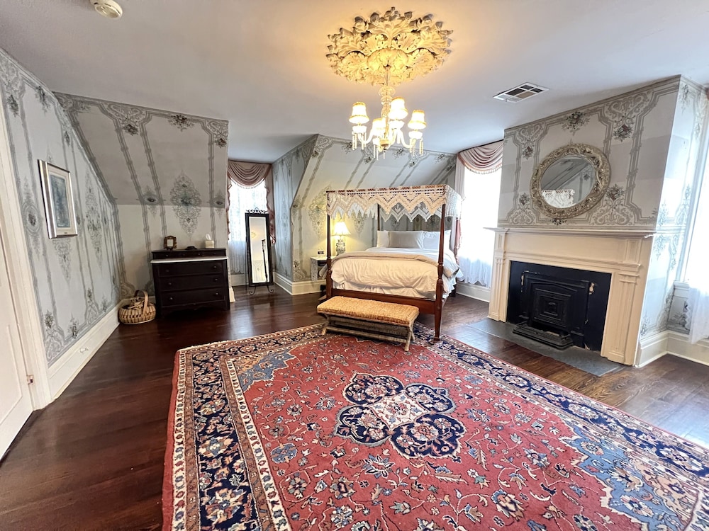 Judge Clarke Woodruff Suite photo 1