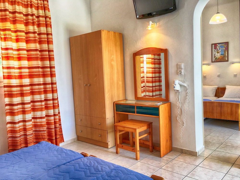 Standard Quadruple Room, 2 Bedrooms, Garden View photo 2