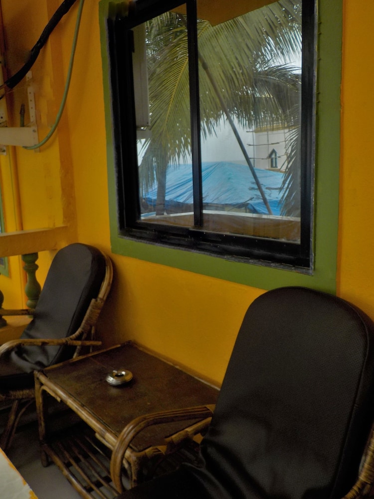 Classic Quadruple Room, Balcony, Partial Ocean View photo 2