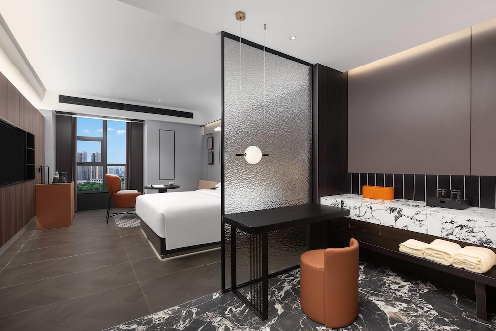 Deluxe Room, 1 King Bed, Non Smoking photo 1
