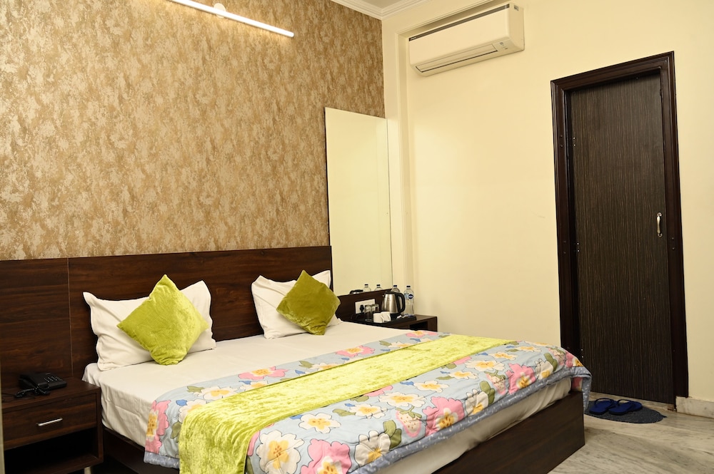Deluxe Double Room A/C - Photo 16