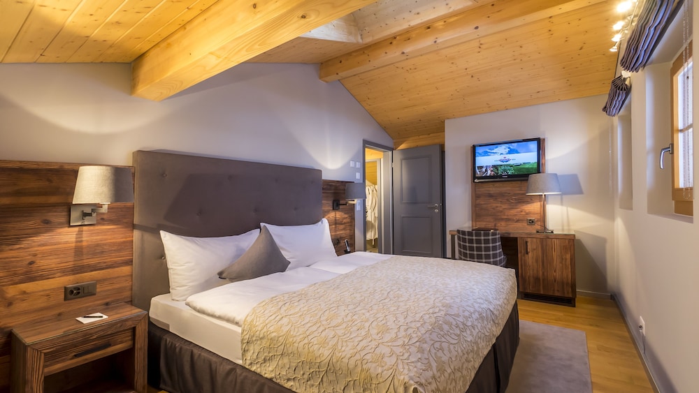 Superior Suite, 3 Bedrooms, Balcony, Mountain View (Eiger) photo 3