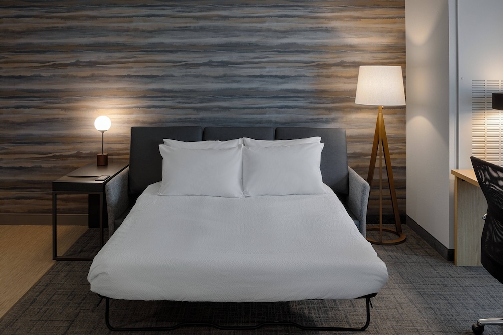Studio, 1 King Bed - Photo 2