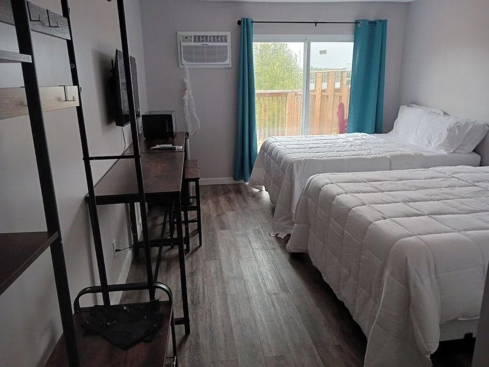 Premium Room, 2 Queen Beds, Balcony, Partial Lake View