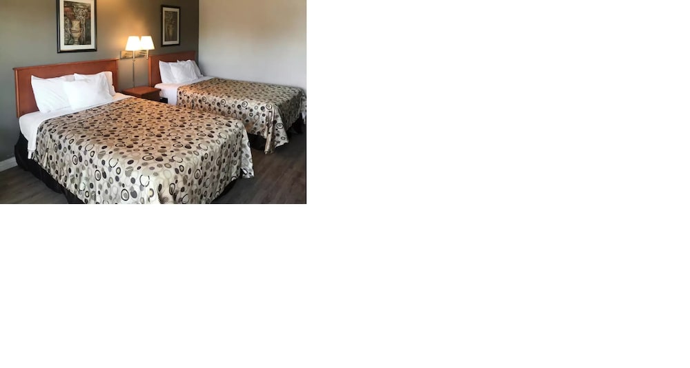 Standard Room, 2 Queen Beds, Non Smoking photo 2