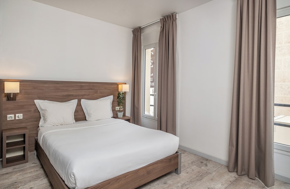 Comfort Double Room, street side photo 1