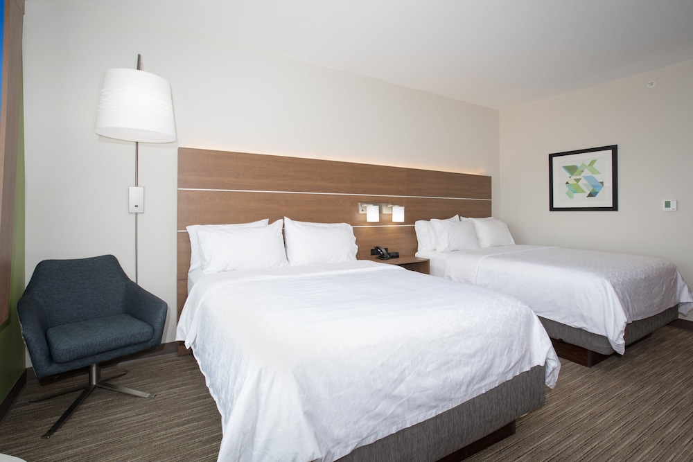 Standard Room, 2 Queen Beds - Photo 6