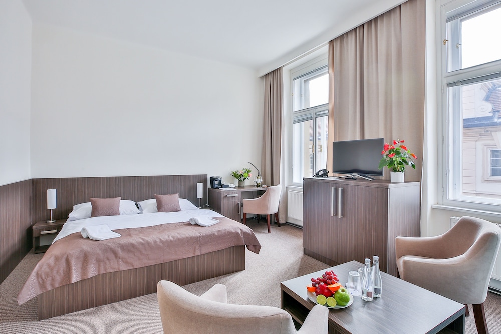 Junior Quadruple Room