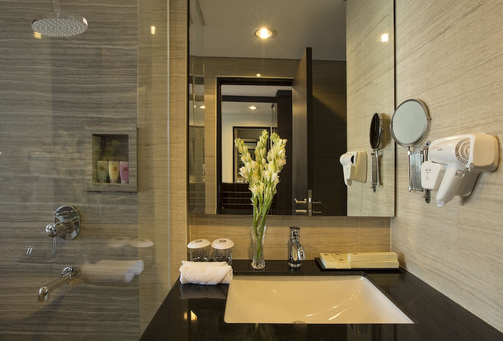 Deluxe King Room photo 2