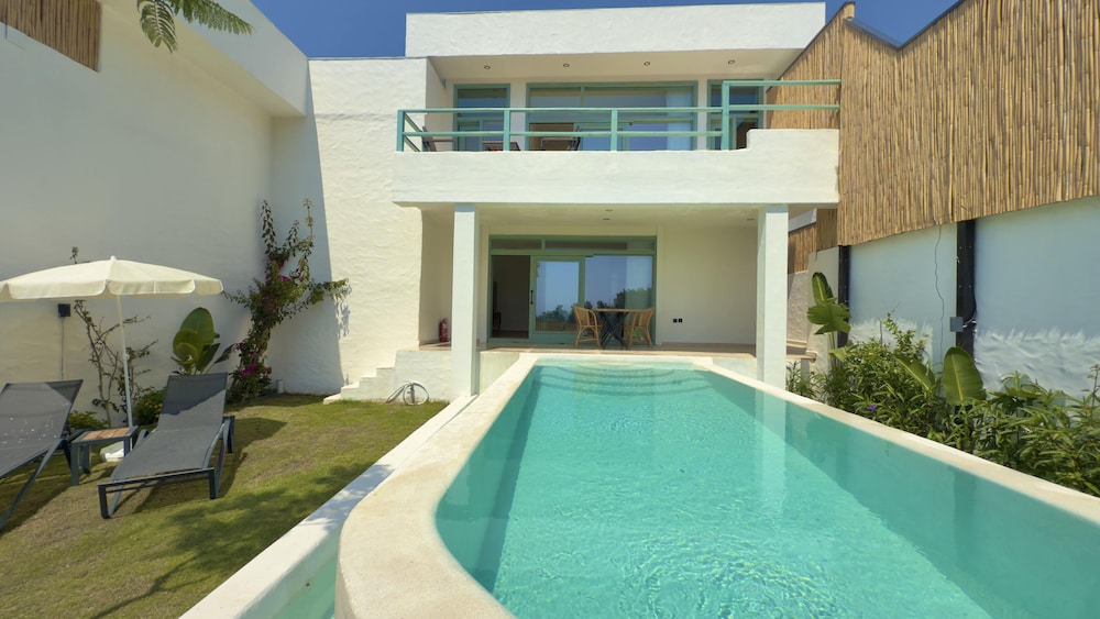 DENIZ - White House (Private Pool and Jacuzzi)