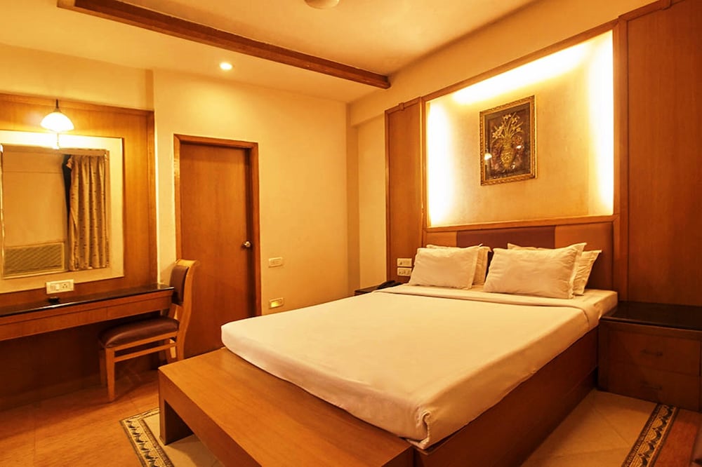 Suite AC Room photo 1