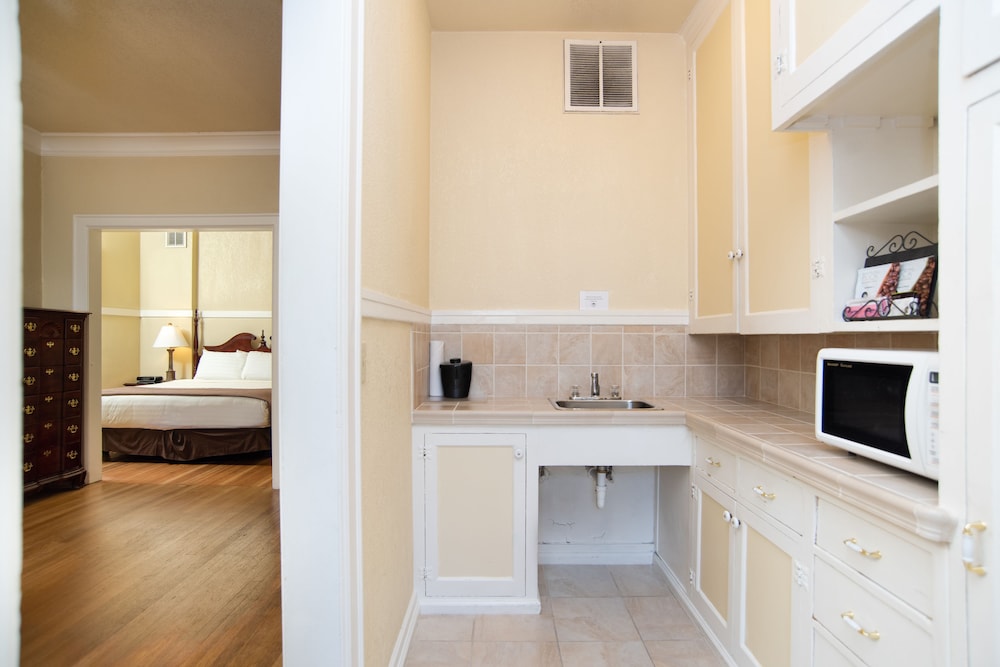 Suite, 1 King Bed (Queen Anne) - Photo 5