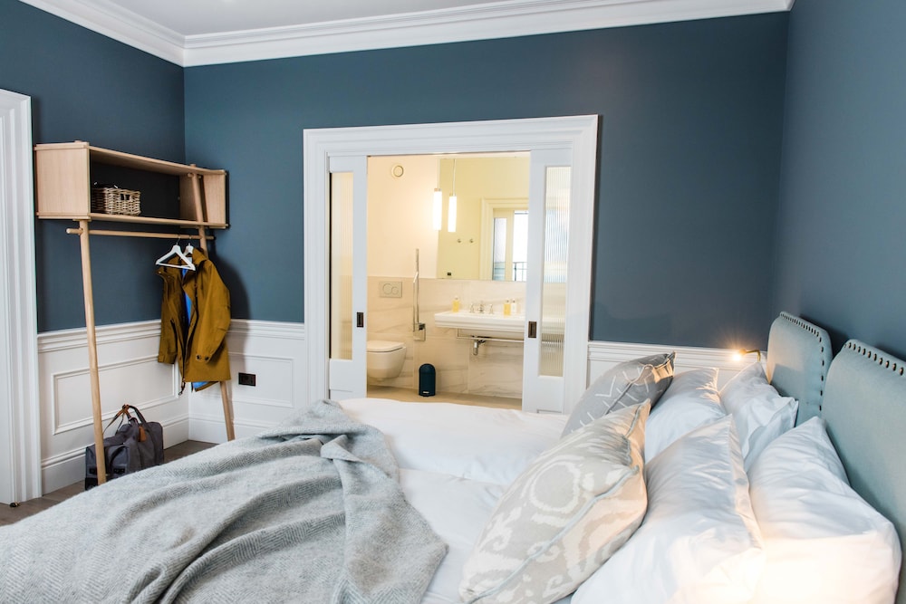 Double Room, Ensuite, Sea View (Bathtub) photo 2