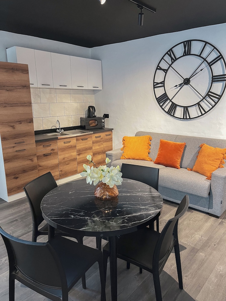 Quadruple Room, 1 Queen Bed with Sofa bed, Kitchenette photo 2