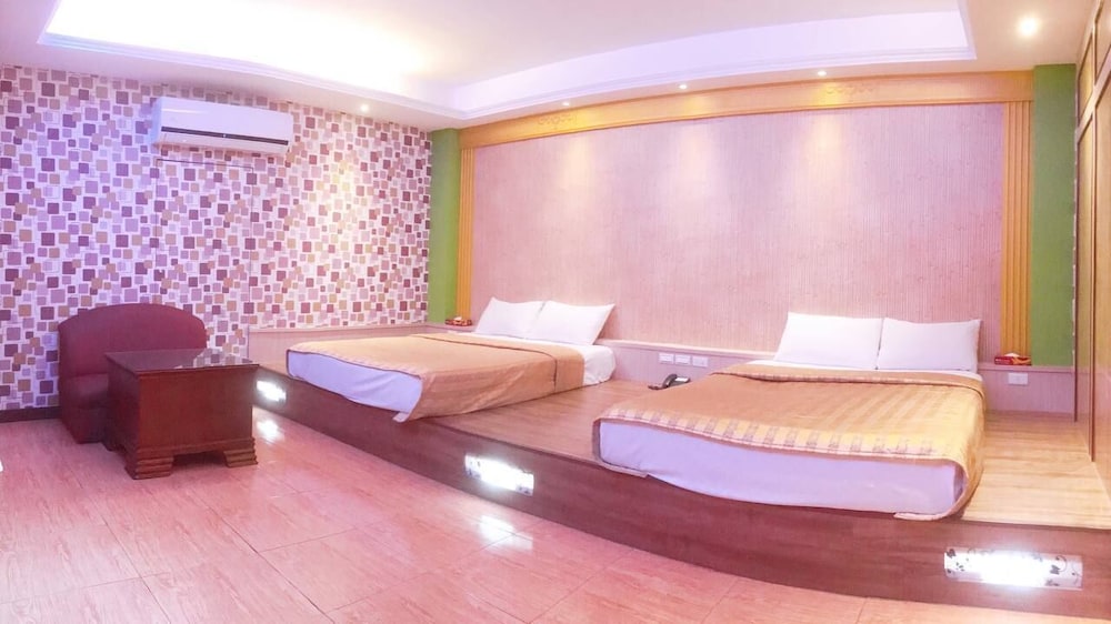 Family Quadruple Room, 2 Queen Beds photo 2