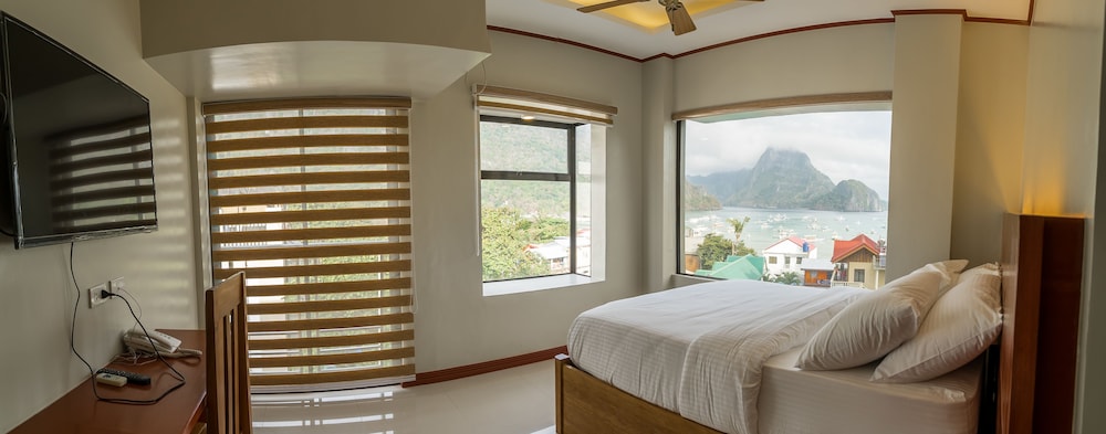 Deluxe Double Room with Sea View (5th Floor)