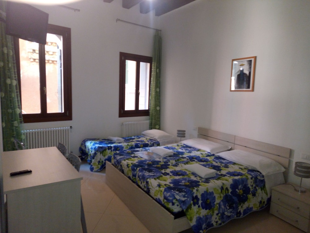 Basic Triple Room photo 1