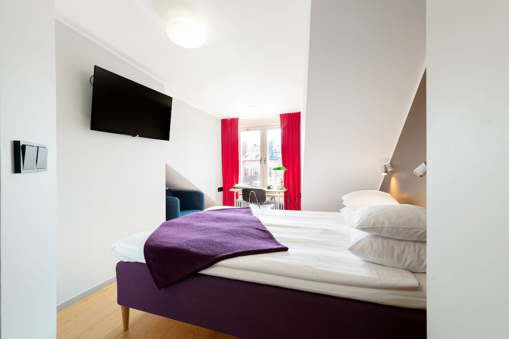 Economy Double Room (Width: 140 cm / 55 inches)