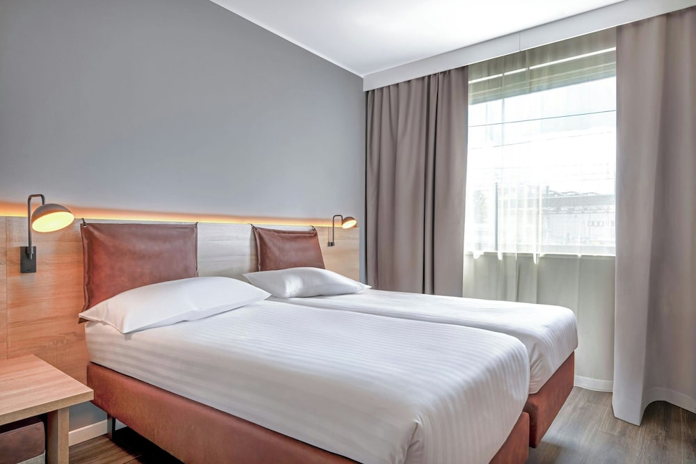 Room, 2 Twin Beds (View)