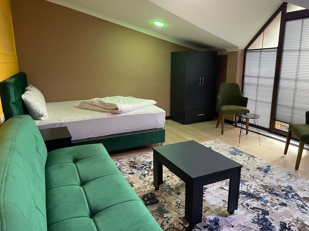 Grand Triple Room
