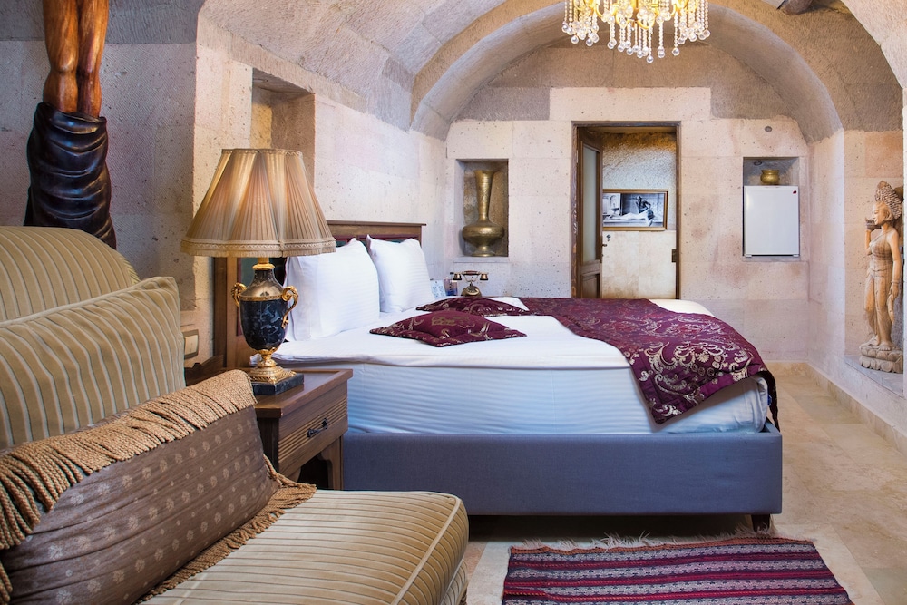 Deluxe Cave Room With Jakuzzi - Photo 11